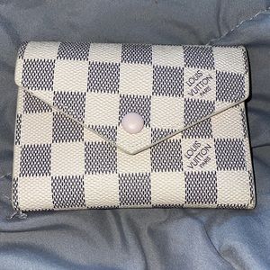 So cute Louis Vuitton mini wallet! Pink on the outside and pink on the inside💗